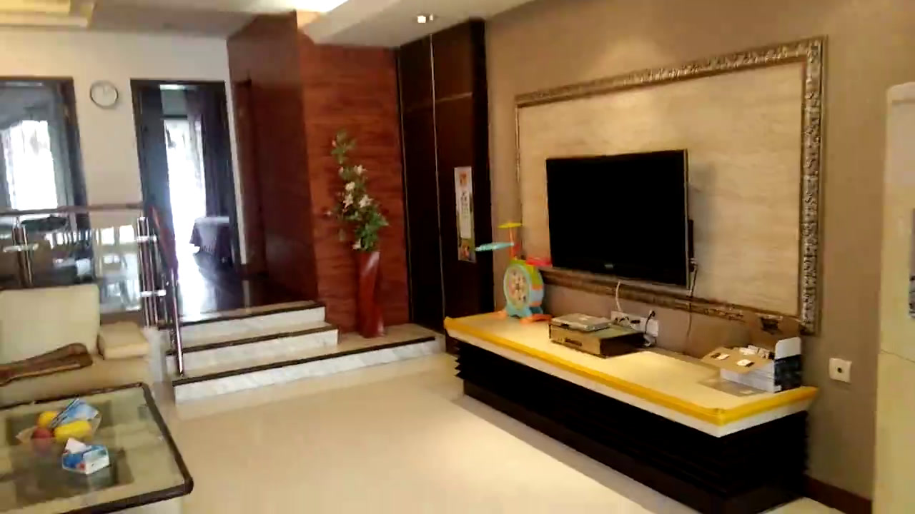 10万!新东区远洋路蓝湾雅境电梯4房 精装修 可